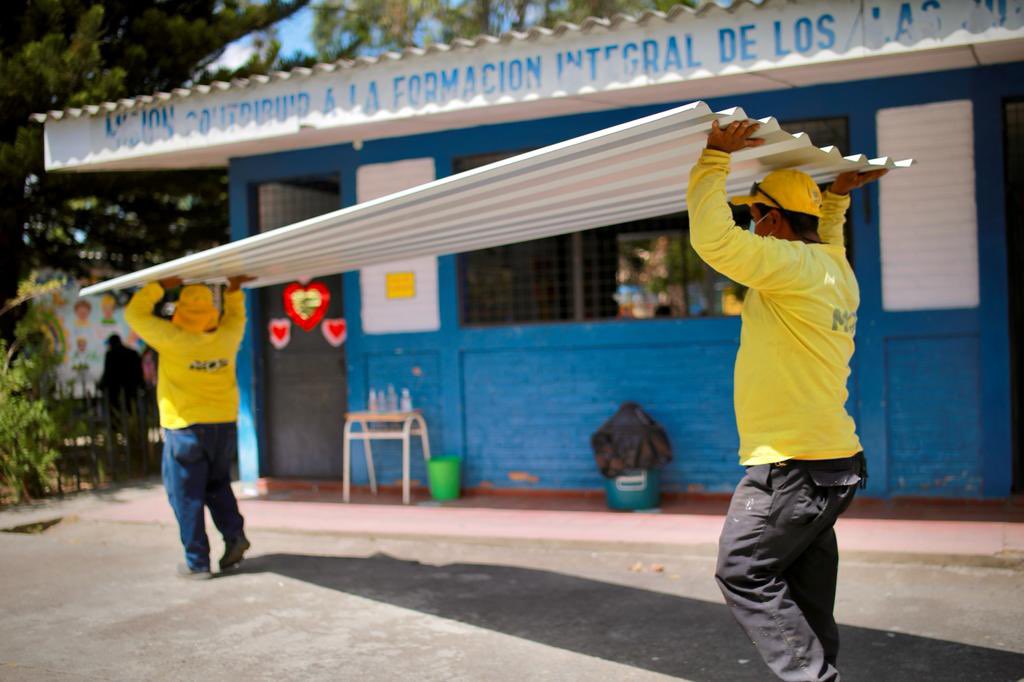 Autoridades de Educación verifican reconstrucción de escuelas autoridades-de-educacion-verifican-reconstruccion-de-escuelas